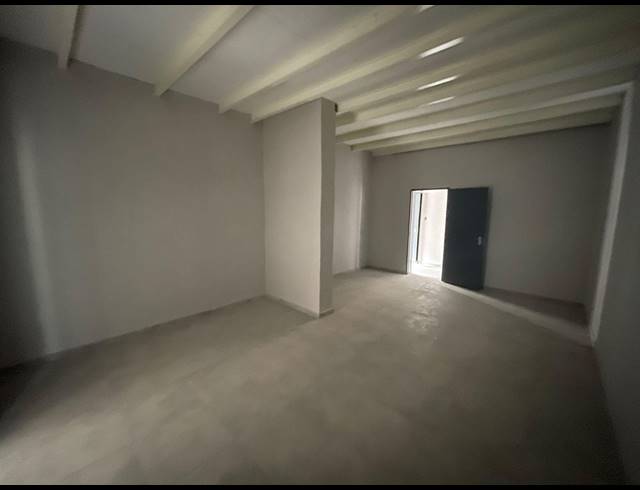1,094M² WAREHOUSE TO LET IN COSMO BUSINESS PARK